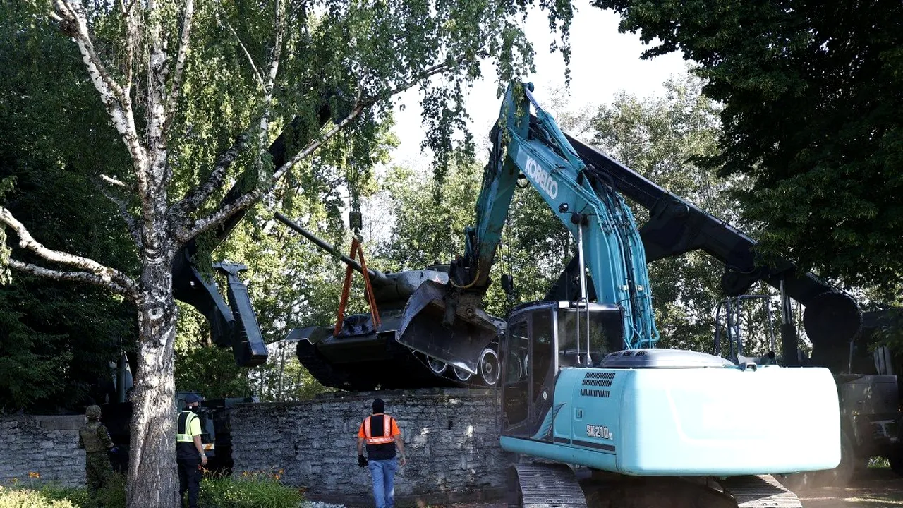 Estonia îl înfurie pe Putin. Monumentele comemorative sovietice vor fi îndepărtate dintr-un oraş majoritar rusofil