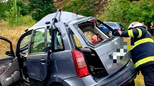 Doi bărbaţi au murit după ce au fost implicaţi într-un accident, în Arad. Alte două fete, în stare gravă FOTO