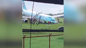 Un avion de la Korean Air s-a oprit pe câmp, după ce a ratat pista de două ori

