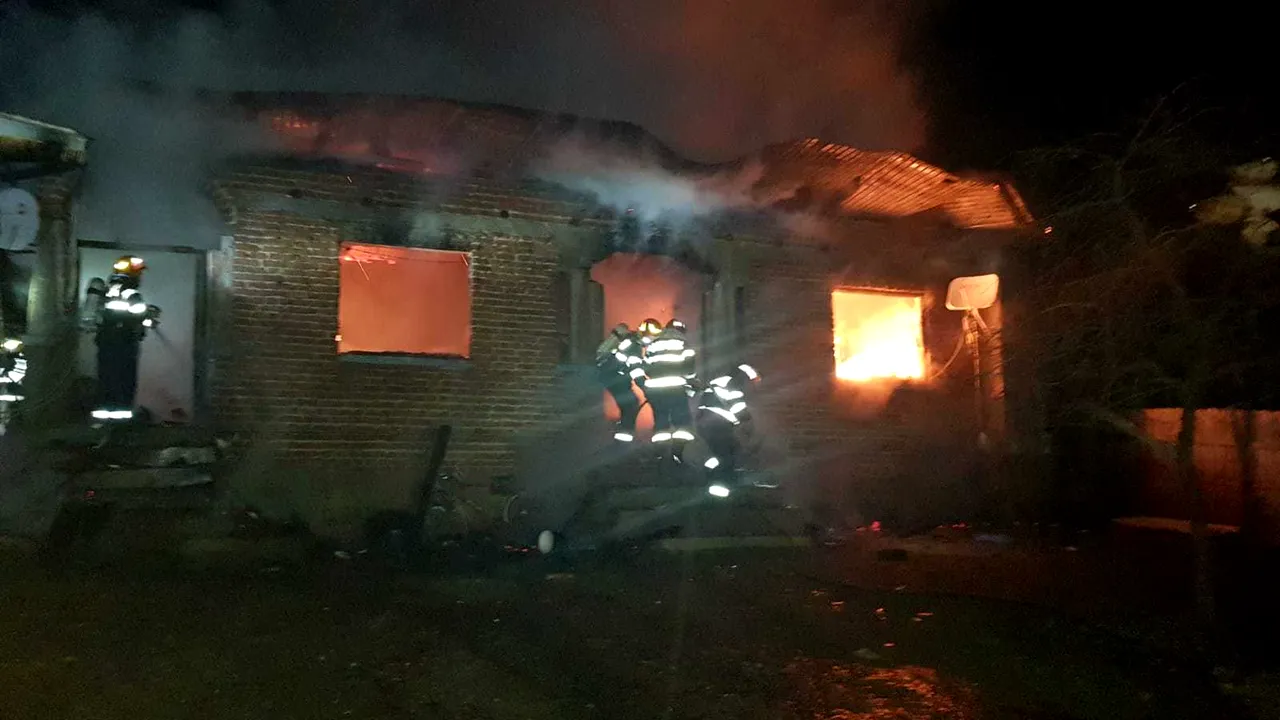 O femeie din Olt şi fiul ei au murit după ce locuinţa lor a luat foc