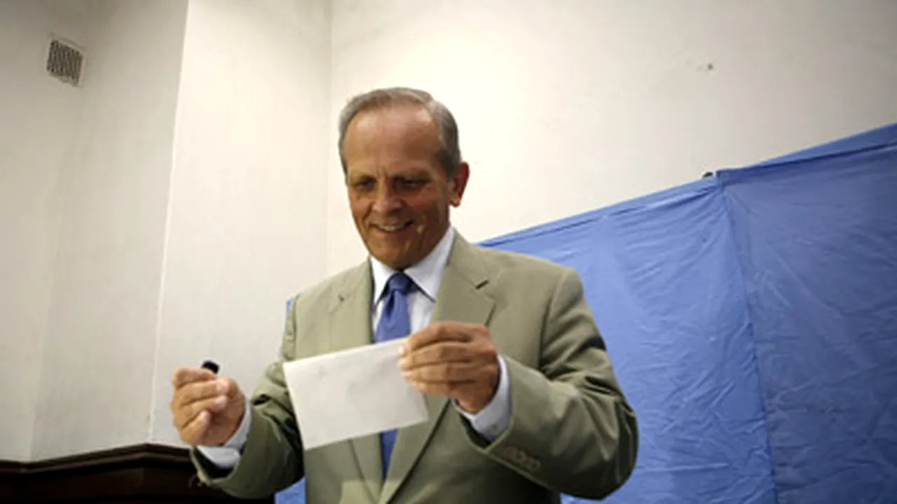 Stolojan: Am votat pentru lista de candidaţi cea mai bună