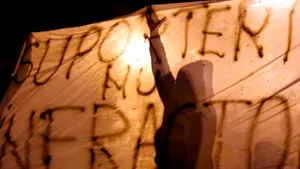 Aproximativ 600 de suporteri au protestat la adresa Guvernului şi a şefului statului, la Sibiu
