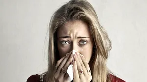 Un obicei simplu înainte de culcare ar putea reduce simptomele alergiilor, spun medicii