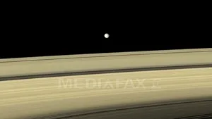 STUDIU: Satelitul saturnian Mimas ar putea adăposti în adâncuri un ocean propice vieţii