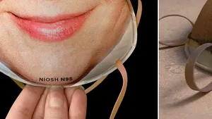 Masca prietenoasă cu Face ID. Invenţia care protejează împotriva coronavirusului şi permite deblocarea telefonului