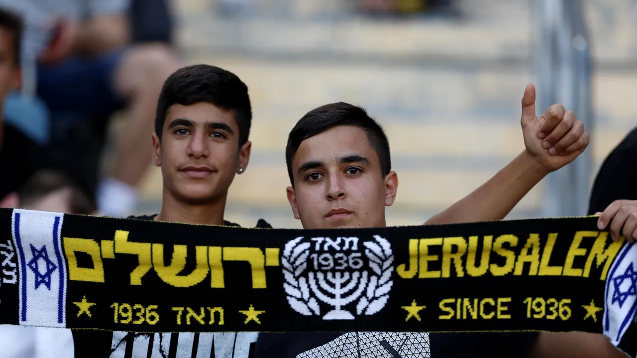 Beitar Ierusalim, ai cărei suporteri sunt cunoscuţi pentru rasism, a fost cumpărată de un şeic arab. Netanyahu: „O schimbare în bine”