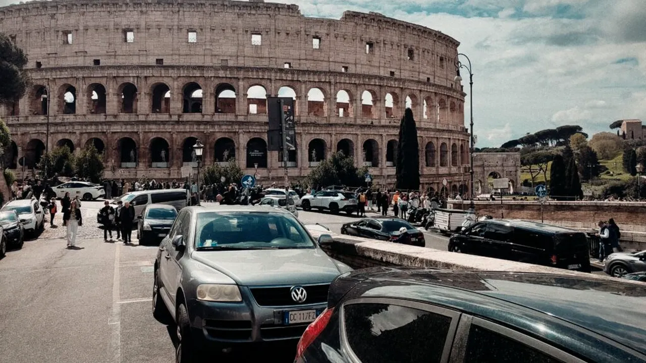 Orașul din Italia care restricționează accesul mașinilor. De ce au fost scoase 130.000 de vehicule din zonele cu trafic limitat