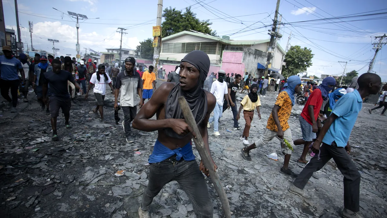 Haos în Haiti: Statele Unite îşi evacuează ambasada. Premierul Henry, persona non grata în Republica Dominicană

