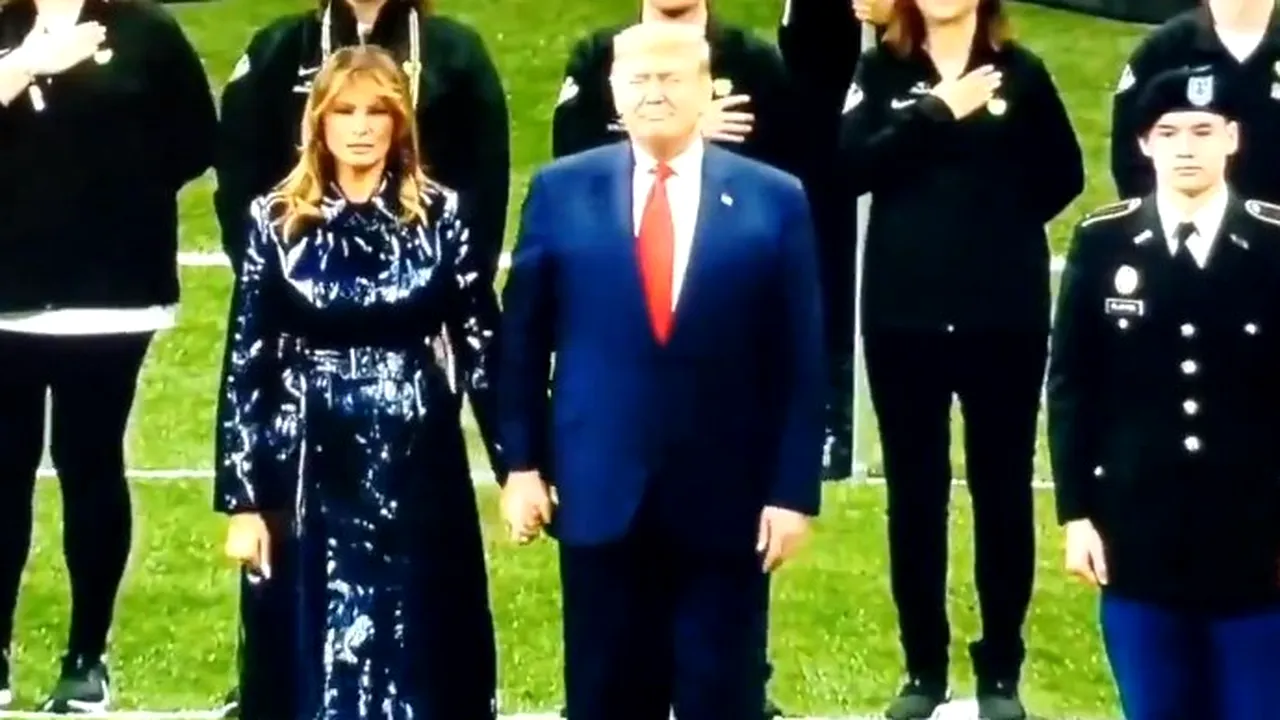 VIDEO. Gestul neaşteptat făcut de Melania Trump atunci când soţul ei a luat-o de mână. Nu este prima dată când se întâmplă