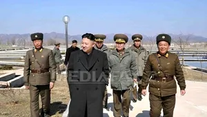 Kim Jong-un şi premierul sud-coreean Chung Hong-won, în inspecţie la frontiera maritimă