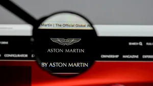 Aston Martin a început vânzarea de obligaţiuni nesecurizate. Producătorul de maşini de lux are datorii de peste un miliard de dolari