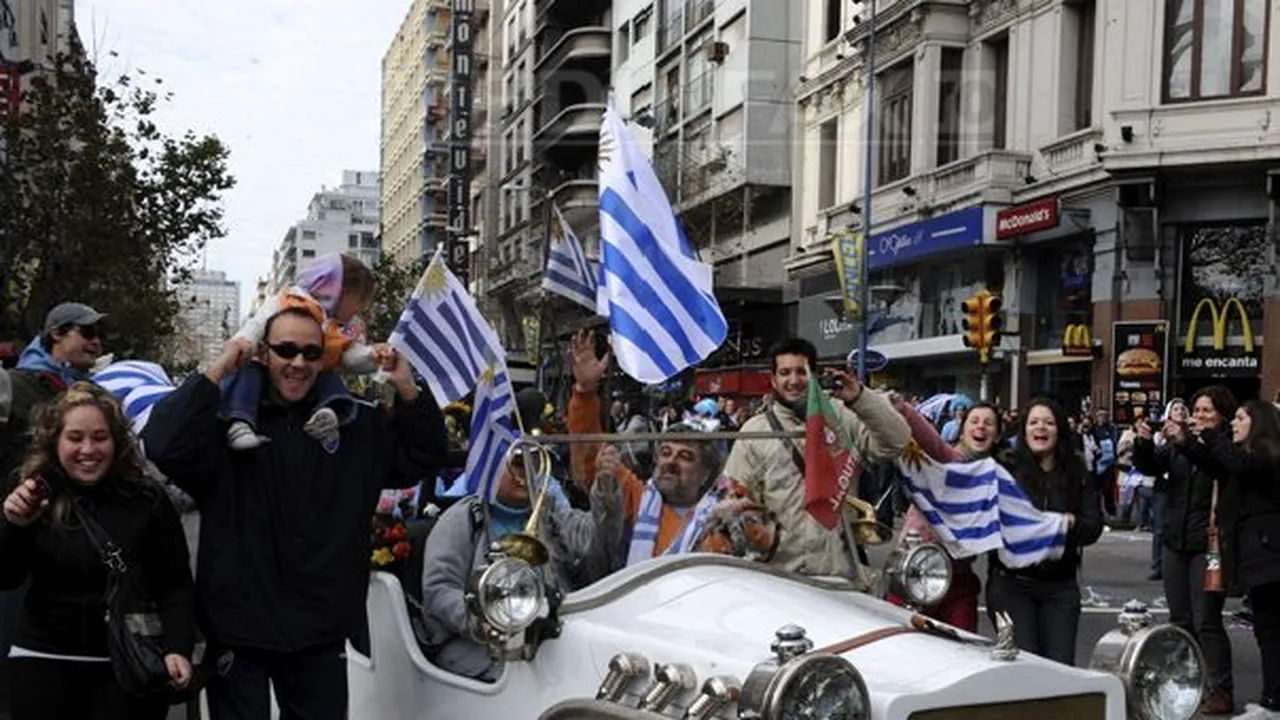 Atmosferă de carnaval la Montevideo, după calificarea Uruguayului în sferturile CM - GALERIE FOTO