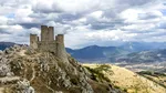 Fortăreața care pare suspendată între cer și munte. Locul spectaculos din centrul Italiei