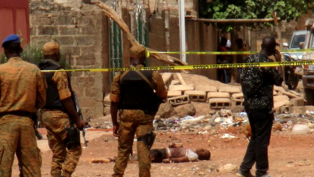 Atac sângeros în Burkina Faso. Jihadiştii au ucis 35 de civili, majoritatea femei. Alţi 80 de morţi în timpul confruntărilor