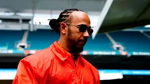 Lewis Hamilton respinge speculațiile privind retragerea din Formula 1: „Voi mai fi aici mult timp”