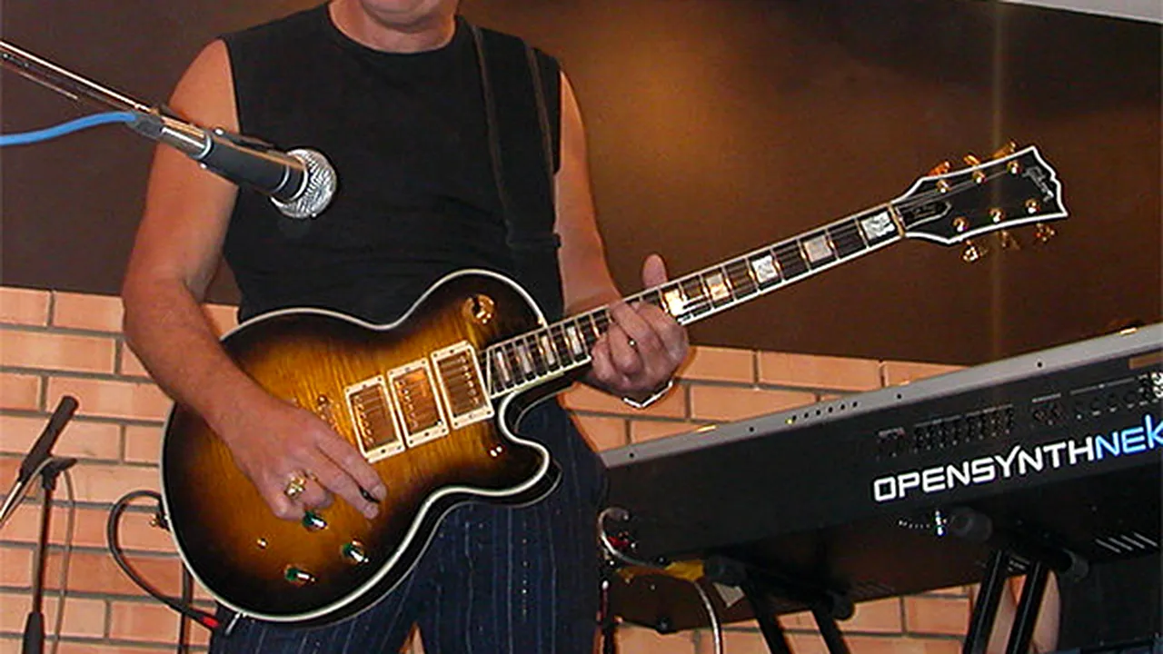 Chitaristul Jan Akkerman va concerta, pe 20 august, la Hard Rock Cafe din Bucureşti