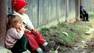 Copiii şi tinerii de la sate sunt cei mai predispuşi la sărăcie