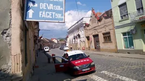 REPORTAJ: Oraşul medieval Lipova, între ruine şi lucrări de modernizare blocate de licitaţii cu scandal - FOTO