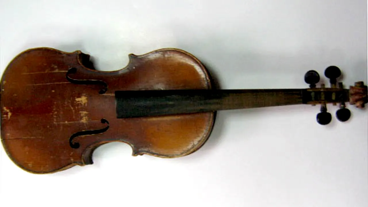 O vioară Stradivarius furată, descoperită la Constanţa (Video)