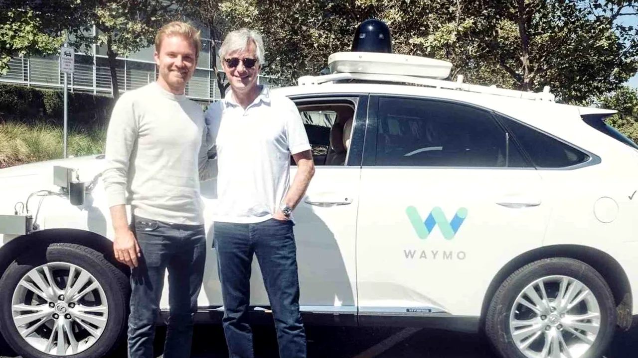 Waymo, companie soră cu Google, a lansat un serviciu comercial de taxi fără şofer