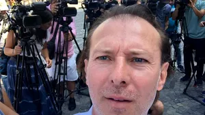 COMENTARIU Lelia Munteanu | Apel către SPP: mai lăsaţi ayahoaştele şi păziţi-l pe Cîţu!