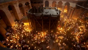 Aeronava care aduce Lumina Sfântă din Ierusalim a aterizat în România