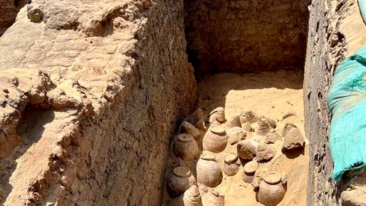 Arheologii au descoperit în Egipt sute de vase de vin intacte, vechi de 5.000 de ani