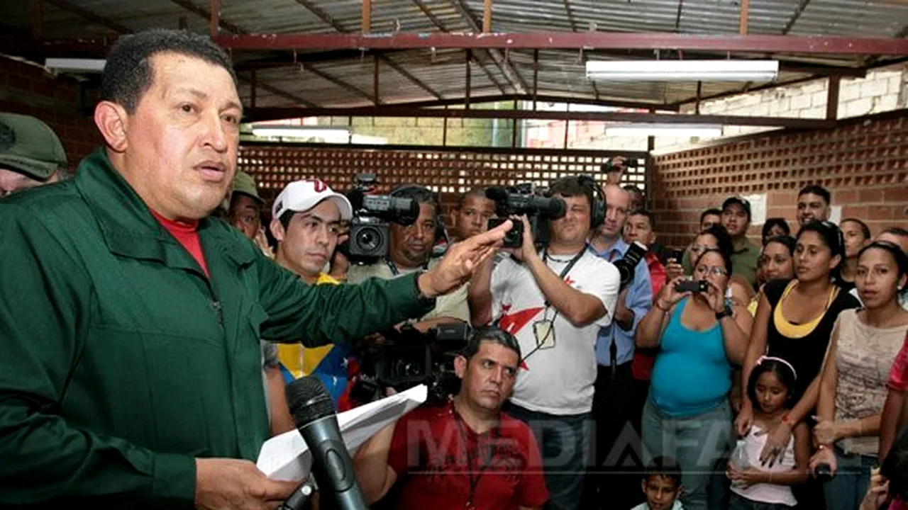 Preşedintele Venezuelei se mută în cort, iar victime ale inundaţiilor vor locui în biroul său