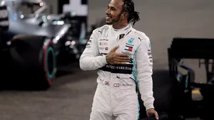 Pilotul Formula 1 Lewis Hamilton ar putea semna cu Ferrari din 2021
