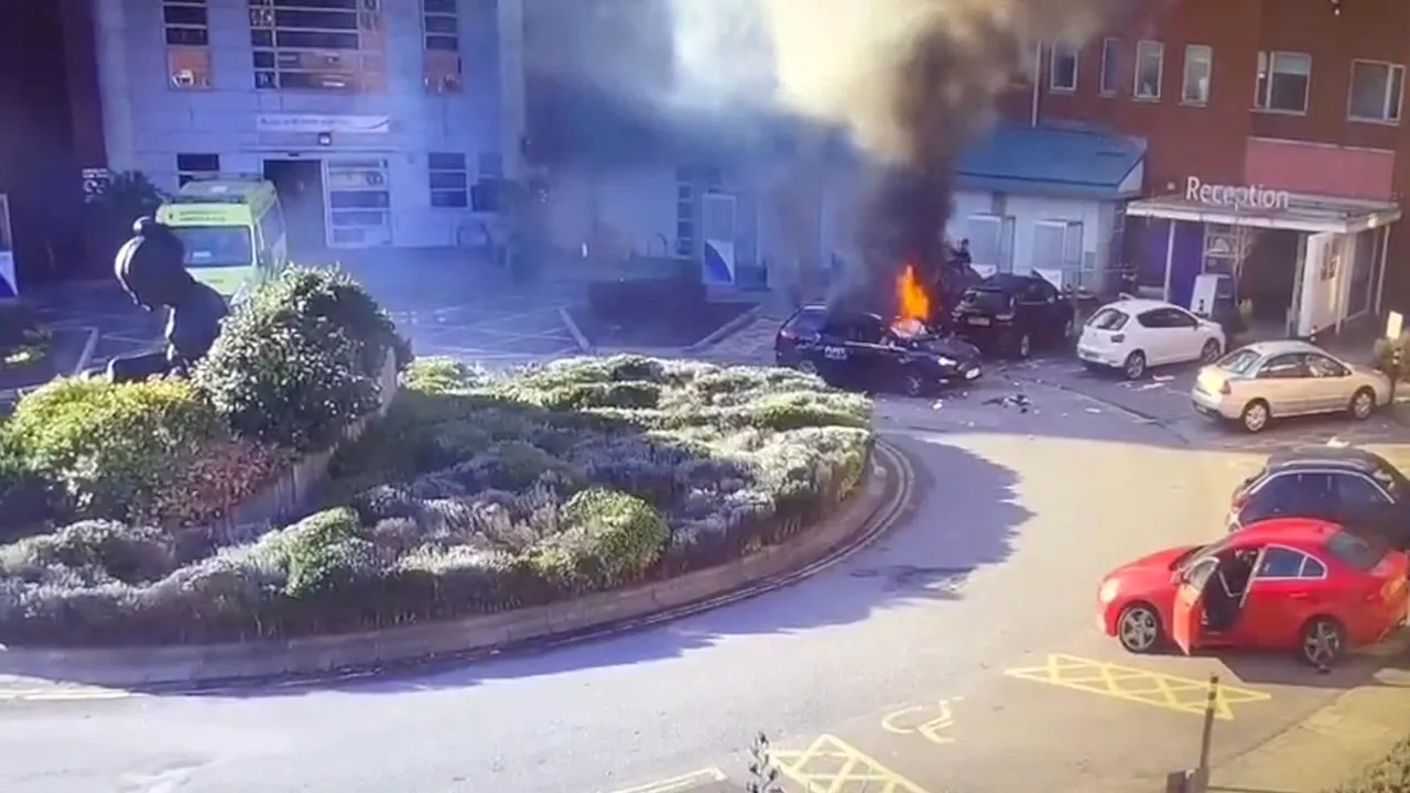Explozia produsă duminică în Liverpool este considerată act terorist / Autorul atacului a murit 