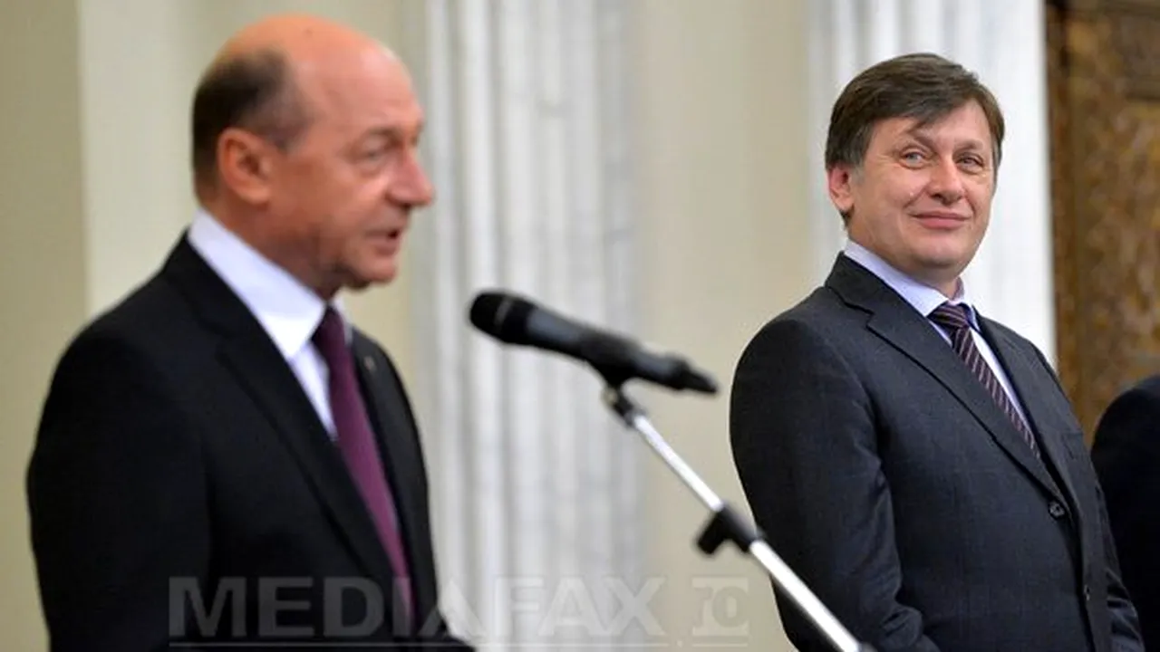 Antonescu: Am primit deja trandafiri de la Băsescu, dar nu roşii. Sâmbătă petrec în sânul familiei