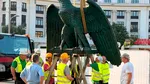 Un simbol dispărut al Bucureștiului se întoarce după 82 de ani. Vulturul și grifonii, montați pe Palatul Universității