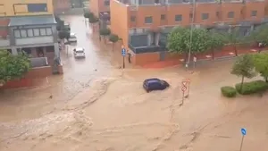 Cod ROŞU de vreme rea în Spania: Două persoane au murit după ce maşina în care se aflau a fost luată de viituri | VIDEO