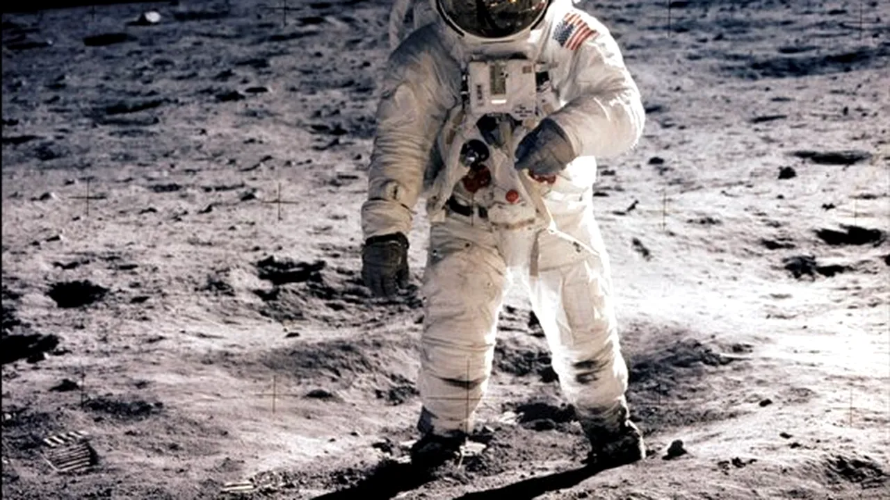 VIDEO Noul costum pe care îl vor purta astronauţii care vor fi în misiune pentru NASA