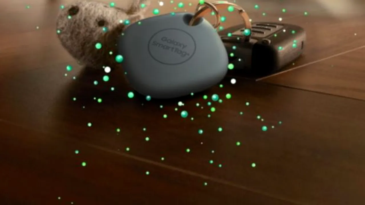 Samsung lansează SmartTag Plus. Un dispozitiv care ajută utilizatorii să îşi găsească obiectele pierdute.