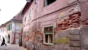 REPORTAJ: Majoritatea clădirilor din centrul istoric al Sibiului sunt în stare avansată de degradare - FOTO