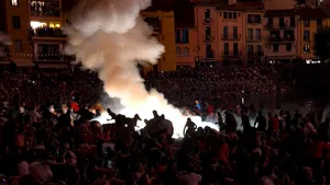 Nouă răniţi, după explozia unei petarde în cursul unei ceremonii desfăşurate în Franţa | VIDEO