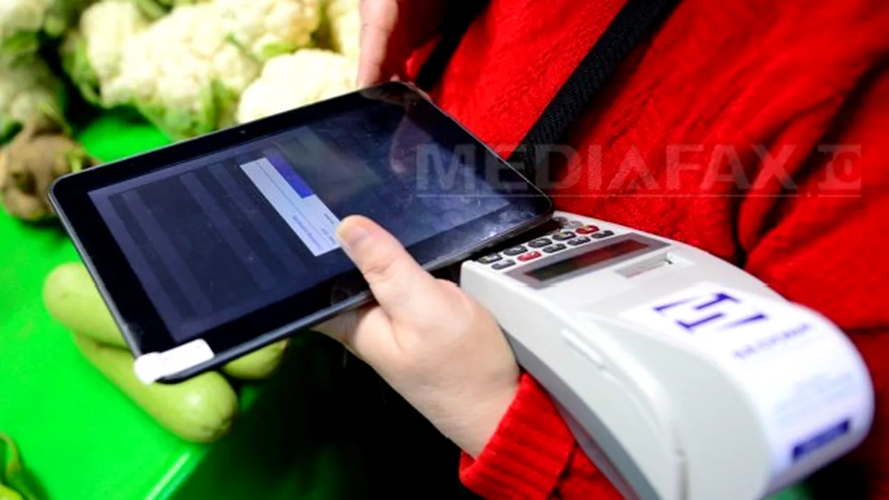 REPORTAJ: În pieţele din sectorul 4, tarabele sunt taxate pe tabletă. Vânzătorii au însă alte griji - FOTO