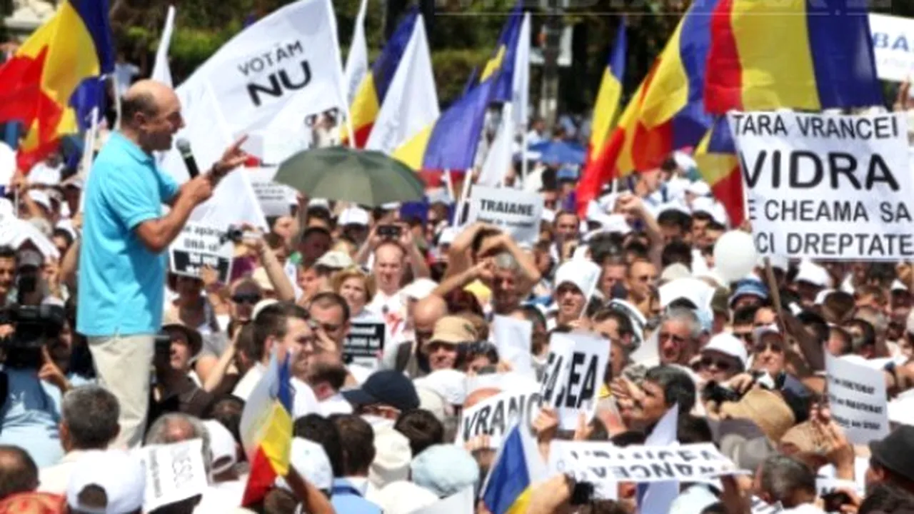 USL şi PDL, ultimele mitinguri de campanie. Băsescu: Noi nu vom merge la referendum să validăm lovitura de stat; Antonescu: Votaţi fără ură, România vrea dragoste