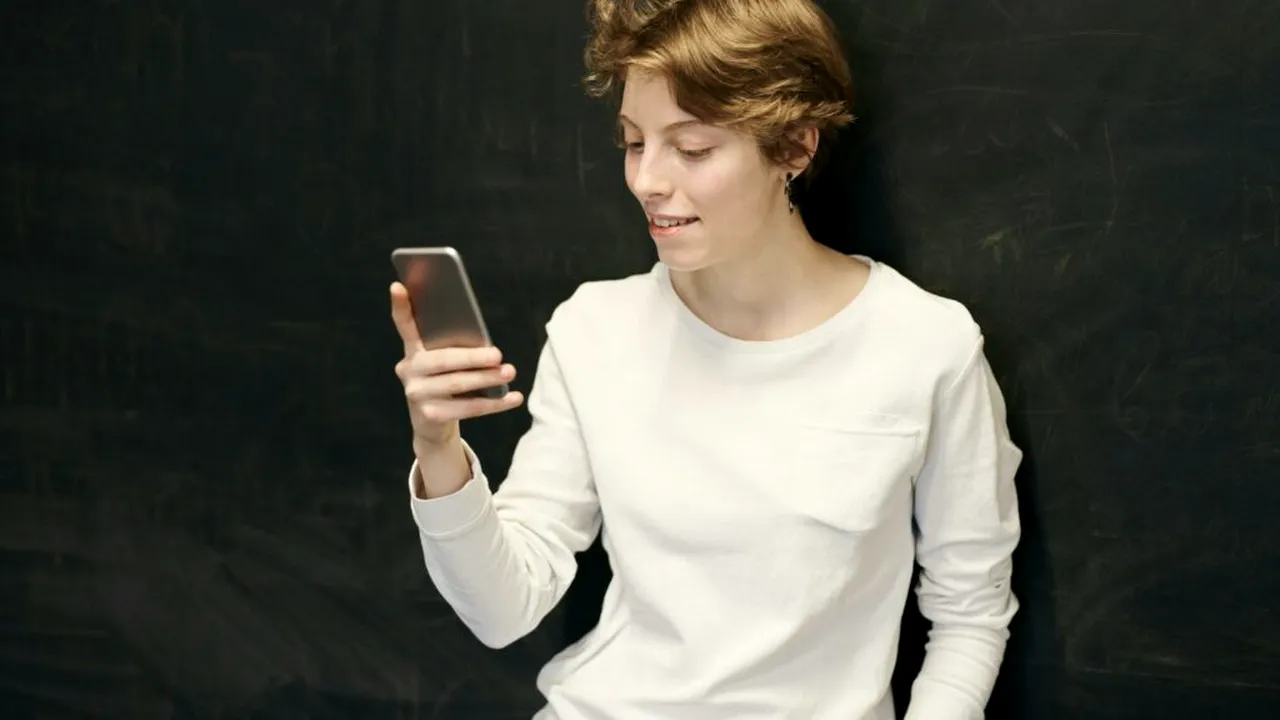 Ceri sfaturi inteligenței artificiale? Iată care sunt riscurile