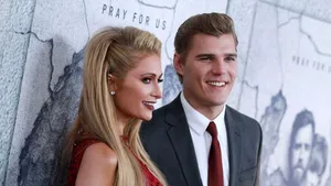 Paris Hilton şi actorul Chris Zylka s-au logodit. Inelul de logodnă este impresionant