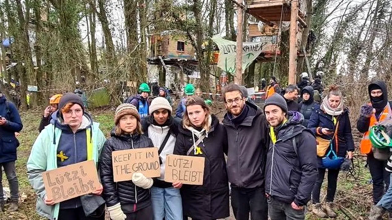 Greta Thunberg se alătură activiştilor germani. Proteste violente după ce un sat a fost evacuat pentru a fi extinsă o mină de cărbune