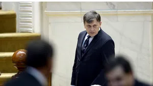 Ponta: Antonescu a fost la moţiune cot la cot cu Blaga şi Udrea. O alianţă PNL-PDL, atât timp cât nu-l are pe Antonescu în frunte, ne pune probleme