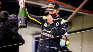 Pilotul de Formula 1, Daniel Ricciardo, vorbeşte despre lucrurile esenţiale de care nu se desparte indiferent de unde călătoreşte