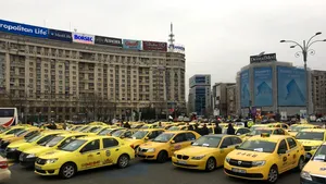 Guvernul a decis să modifice legea taximetriei prin care să înlăture „pirateria”, după consultările cu transportatorii. Cuc: Nu avem o problemă cu Uber şi cu Clever/ Uber solicită amânarea OUG 