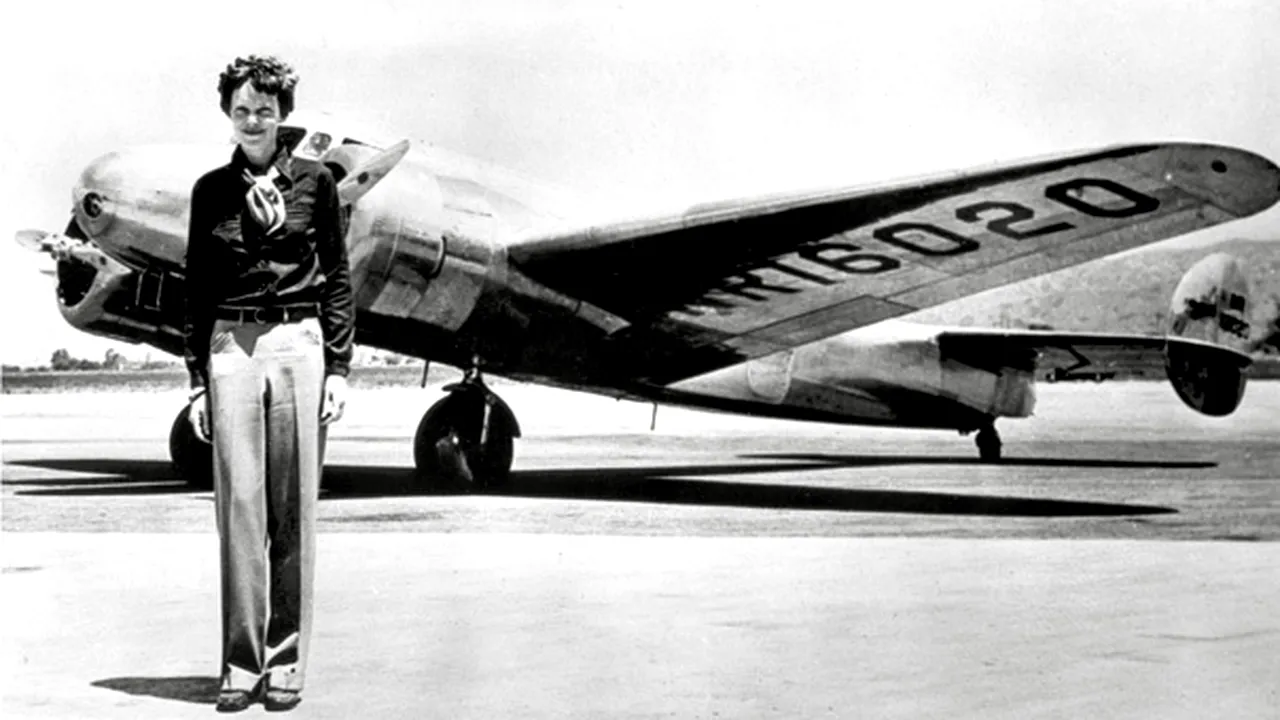 Un nou crater de pe Lună a primit numele aviatoarei Amelia Earhart