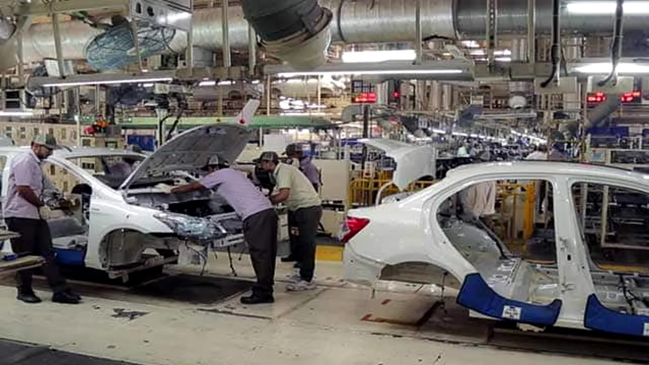 Unul dintre cei mai mari producători auto din lume a vândut ZERO maşini în aprilie. Anul trecut a vândut 150.000 în aceeaşi perioadă