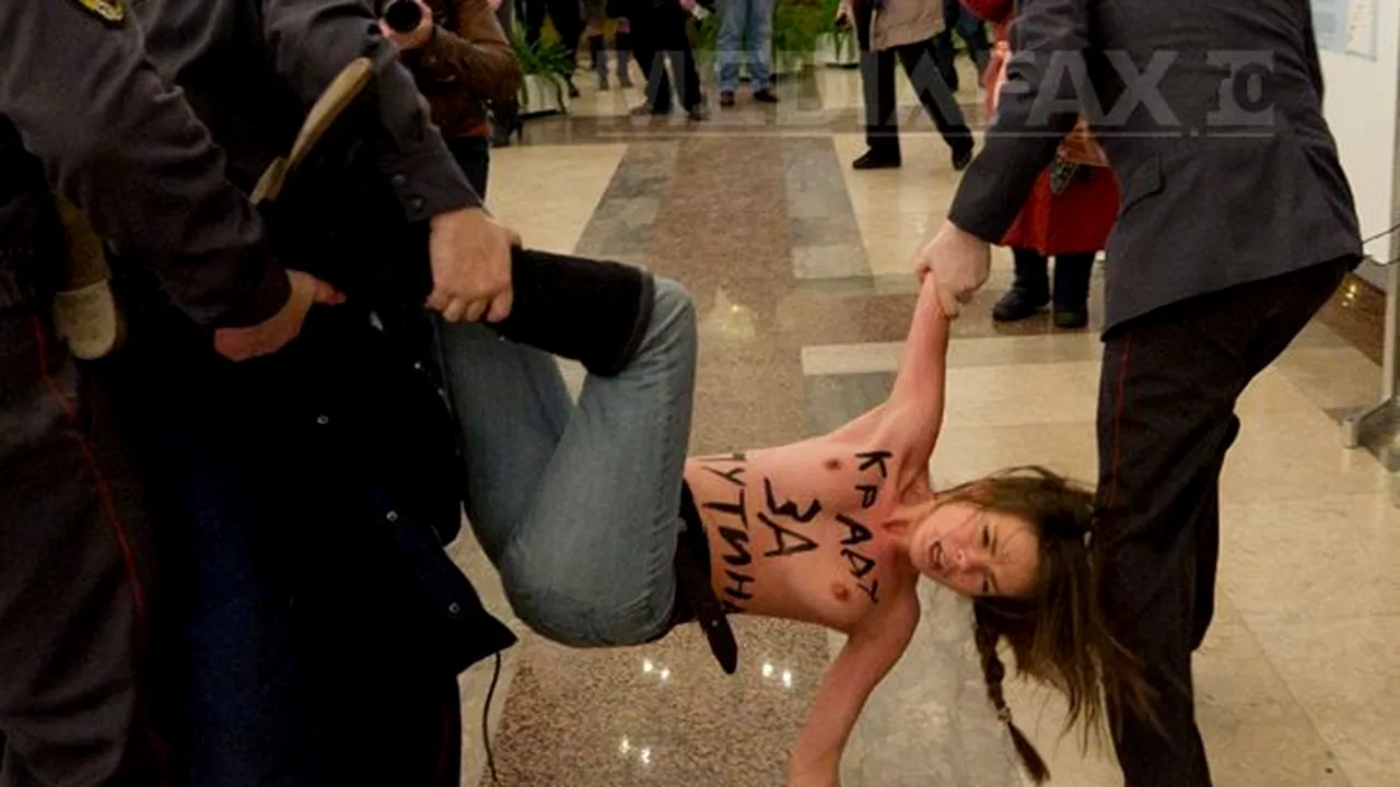 PROTEST TOPLESS în secţia în care a votat Vladimir Putin - VIDEO şi FOTO