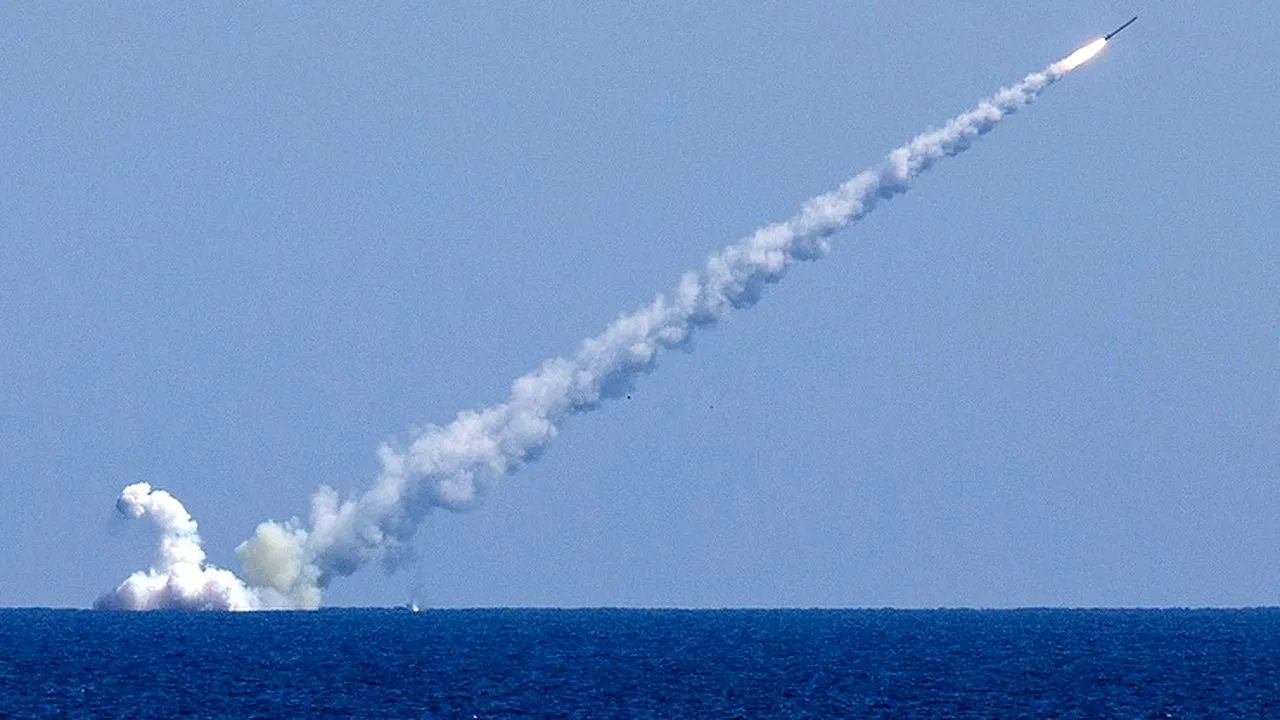 Un submarin rus a lansat rachete de croazieră spre poziţii din Siria ale reţelei Stat Islamic