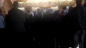 IMAGINILE ZILEI: Un preot îşi ameninţă enoriaşii: „Mergeţi în pădure şi puneţi-vă ştreangul”